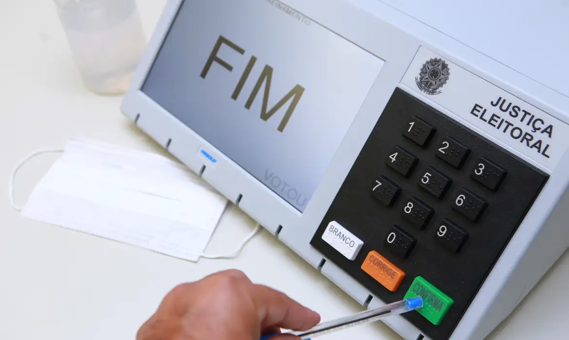 Justiça Eleitoral inicia preparação de 200 urnas para as Eleições 2026 em Floriano